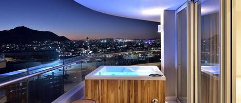 Indoor spa tub