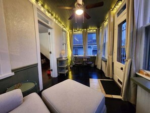 Living area - Cozy Cottage near Hospital & Downtown attractions (Johnstown)