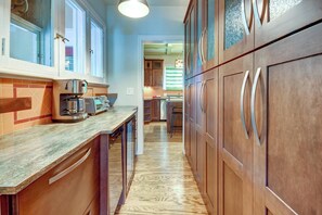 Microwave, oven, stovetop, dishwasher - Upstate Affordable Victorian Home - Lots of Space -Long Term Rentals Welcome! (Amsterdam)