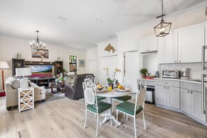 Interior - Downtown Luxury Guest House (West Palm Beach,)