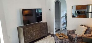 Living area - Newly Renovated Private Home Johnstown (Johnstown)