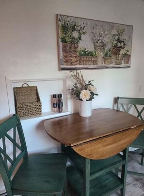 Dining - Newly Renovated Private Home Johnstown (Johnstown)