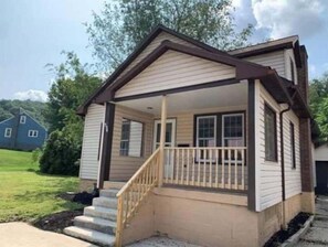 Exterior - Newly Renovated Private Home Johnstown (Johnstown)