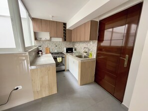 Fridge, microwave, oven, cookware/dishes/utensils