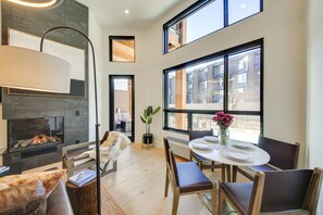 Dining - Luxe Schweitzer Condo w/ Hot Tub: Ski-In/Ski-Out! (Sandpoint)