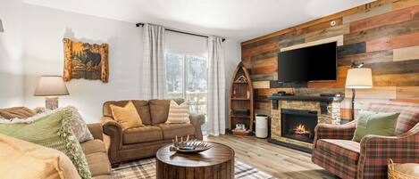 智能電視、壁爐、電子遊戲