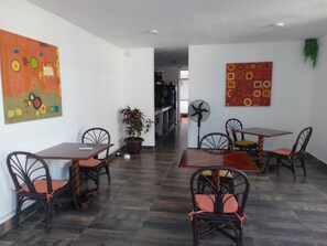 บริการอาหารในห้องพัก