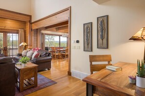 Smart TV, fireplace, DVD player, books - Secluded Private Mountain Meadows | Hot Tub | Colorado Lodge (Tabernash)