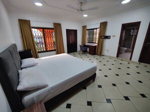 8 bedrooms, desk, iron/ironing board, free WiFi