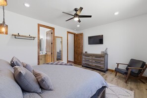 5 habitaciones, tabla de planchar con plancha y cuna de viaje 