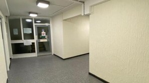 Gemeinsamer Schlafsaal, 1 Schlafzimmer, Balkon, Gartenblick | Eingangsbereich