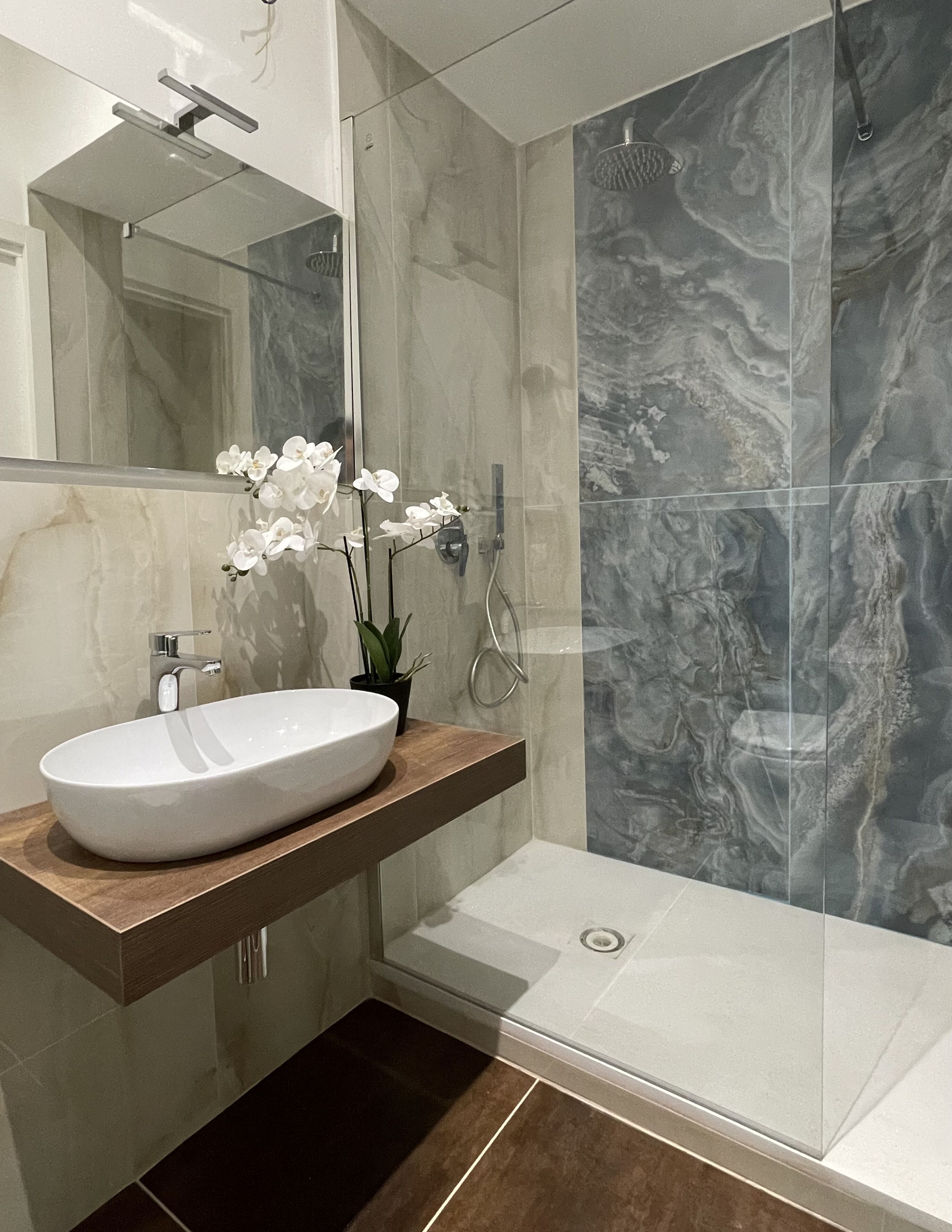 Family Suite | Bathroom | Hair dryer, bidet, towels, soap