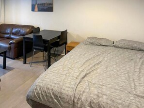 Fælles sovesal - 1 soveværelse - balkon - udsigt til have | 1 soveværelse