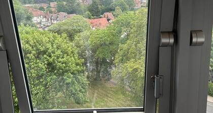 Room in Apartment - Normanton - Family Room With Balcony