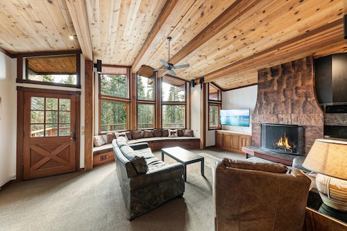 Sherwood Chalet - Quiet 3 BR in Ward Canyon, Private Hot Tub