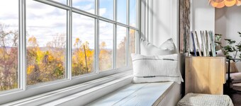 The Art House: 5-Acre, Private Getaway with Fireplace