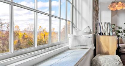 The Art House: 5-Acre, Private Getaway with Fireplace