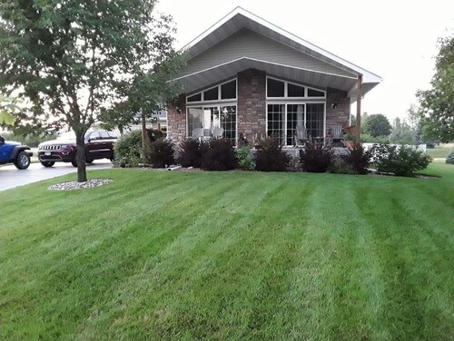 Cabin Vibes w/hot tub, game room and within walking distance of 2 golf courses. 