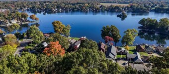 KC's Cozy Cape - Sleeps 8, BBQ, Central AC/Heating, Wi-Fi, Laundry, Free Parking