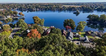 KC's Cozy Cape - Sleeps 8, BBQ, Central AC/Heating, Wi-Fi, Laundry, Free Parking