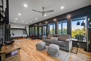 Smart TV, fireplace - Cannonball - Pool,HotTub,Arcade,Games,Incredible Views (Broken Bow)