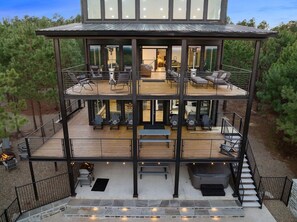 Outdoor dining - 30 Mile Mountain View cabin in Hochatown, pool, hot tub, game room, soaker tub (Broken Bow)