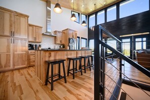 Fridge, microwave, oven, stovetop - 30 Mile Mountain View cabin in Hochatown, pool, hot tub, game room, soaker tub (Broken Bow)