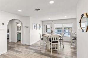 Dining - Hook, Wine, & Sinker - Poolside canal views! (Jamaica Beach)