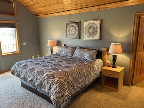 3 bedrooms, desk, iron/ironing board, free WiFi