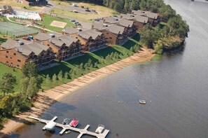Exterior - Lakefront Penthouse Retreat: Stunning Views, Bar, Golf & Fun on Castle Rock Lake (Arkdale)