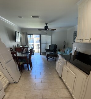 TV - Just Beach’n Fun in Gulf Shores! Family Time 2/2 townhome on the beach. (Gulf Shores)