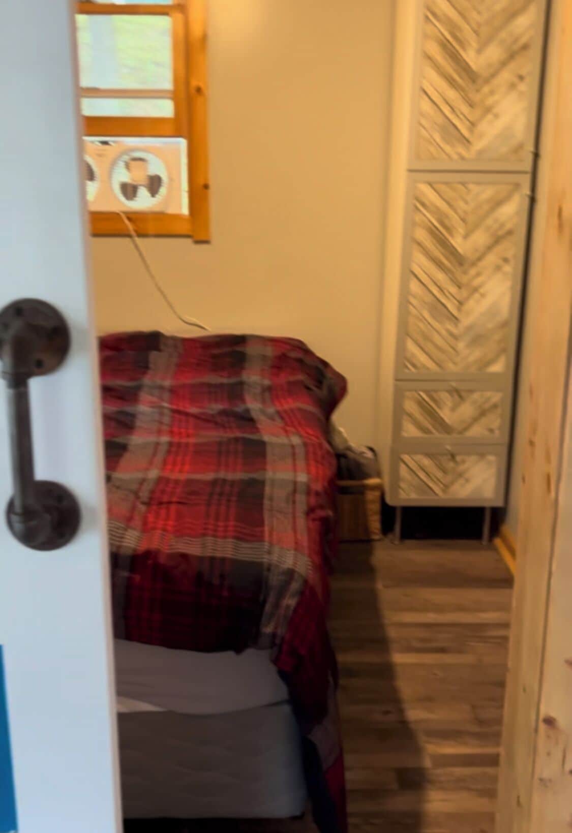 2 bedrooms, bed sheets