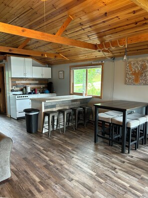 Dining - All sport lakefront cottage on Sutherland Lake.  (Harrison)