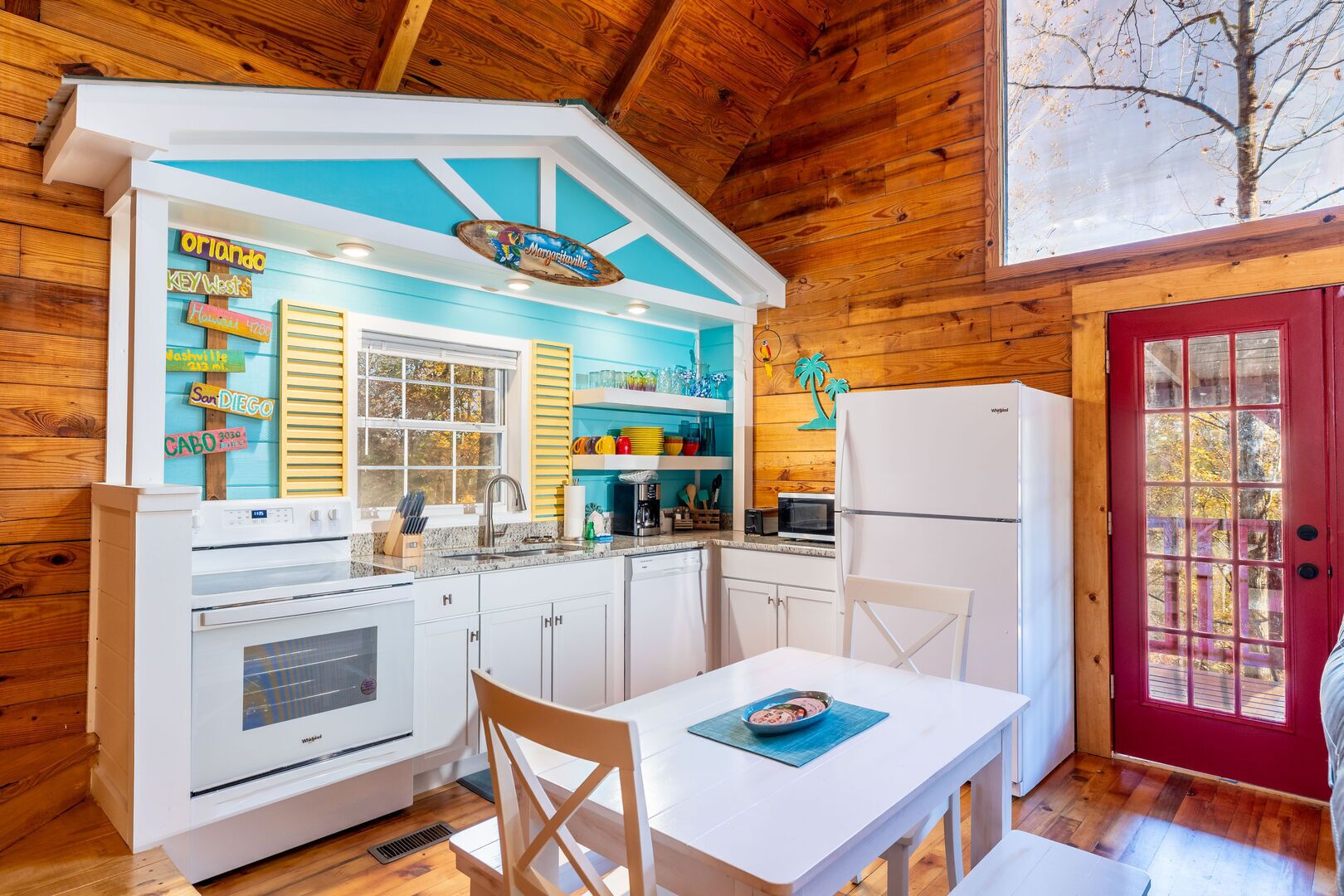 Family Paradise! Hot Tub, Game room, Pet Friendly