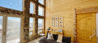 Ski-in/Ski-out Powder Mountain Lodge