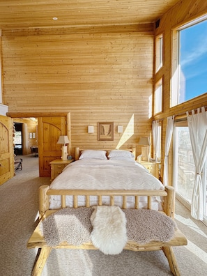 5 bedrooms, iron/ironing board, WiFi, bed sheets