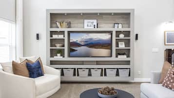 Smart-TV, Kamin, Tischfußball, Tischtennisplatte