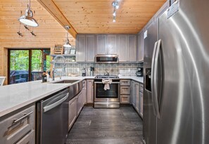 Fridge, microwave, oven, stovetop - Outdoor Playset | Game Room | Fire Pit | Hot Tub (Broken Bow)