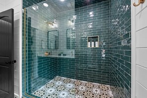 Shower, towels, shampoo, toilet paper