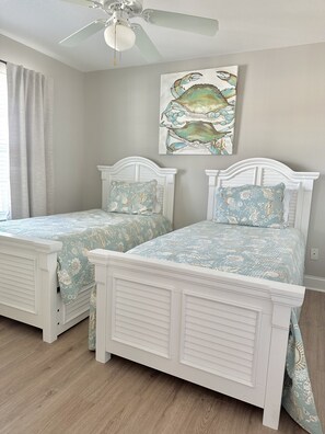 2 عدّة غرف نوم ومكواة/لوح كي وواي فاي مجانًا وملاءات أسرّة