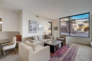 Smart TV, lareira, videogames, DVD player