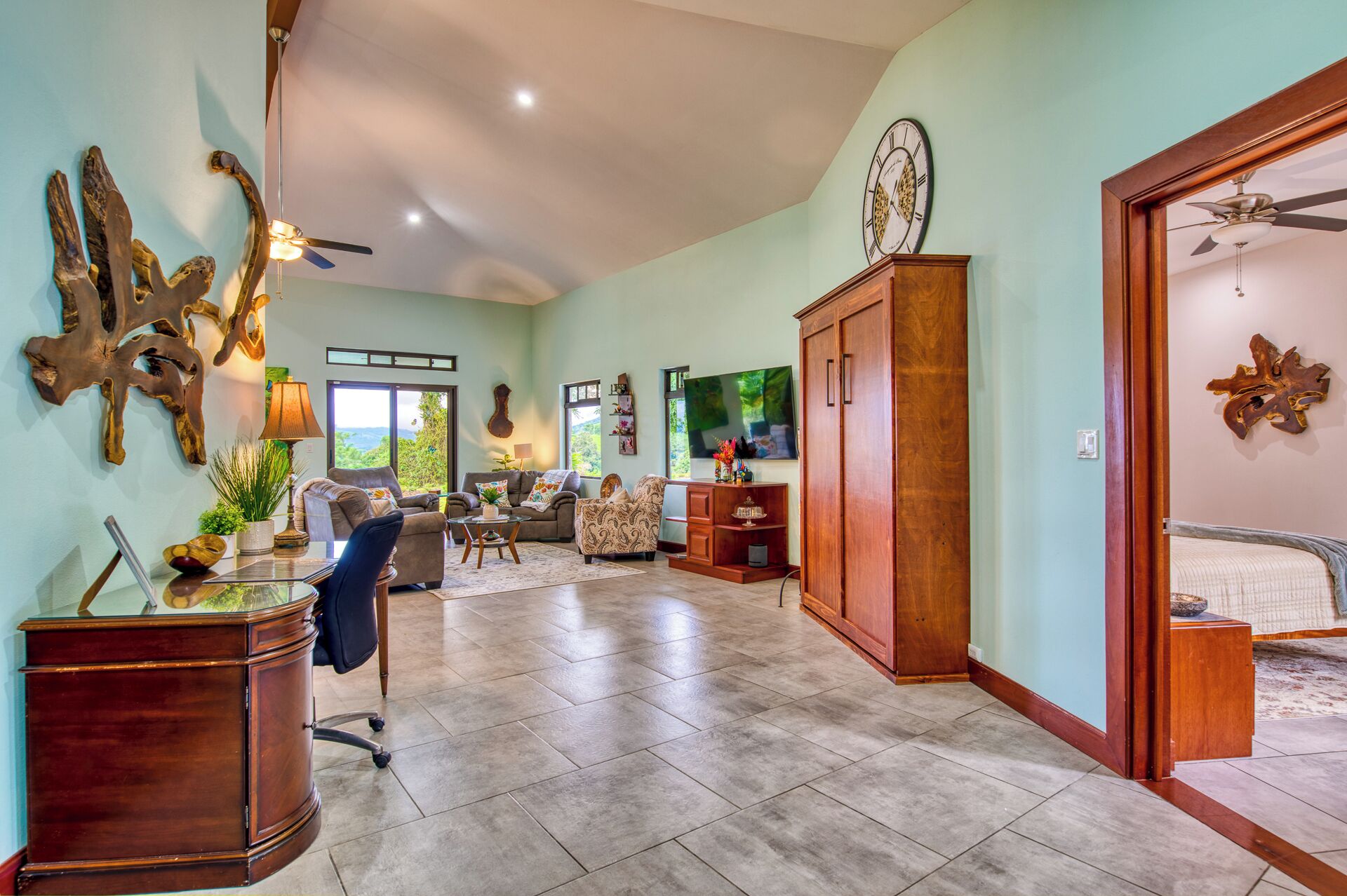 3 bedrooms, desk, iron/ironing board, travel cot