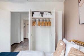 1 chambre, fer et planche à repasser, Wi-Fi, draps fournis