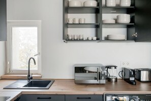 Fridge, microwave, oven, dishwasher - Sleek Charlottenburg 1BR, Fully Furnished & Equipped, by Blueground (Berlin)