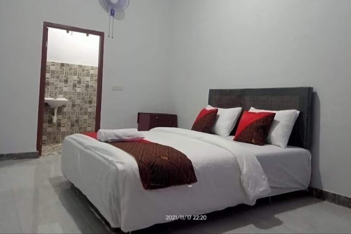 Standard Room, 1 Queen Bed | 11 bedrooms