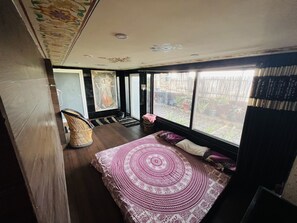 6 bedrooms, iron/ironing board, WiFi, bed sheets - Bhoora House luxury Rooms (Jaipur)