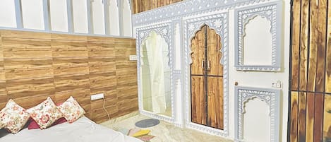 6 chambres, fer et planche à repasser, Wi-Fi, draps fournis