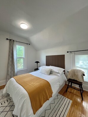 4 bedrooms, desk, iron/ironing board, WiFi