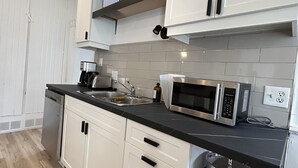 茶具/咖啡用具、冰箱、微波炉、烤箱