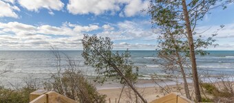 Whitecaps Lakeside– Pet-Friendly Lake Michigan Escape